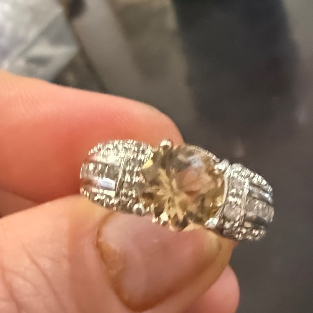 Elegant Champagne Citrine and sterling Silver Ring - size 6 - Picture 5 of 5